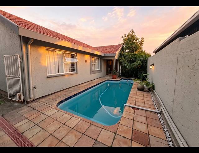 3 BEDROOM TOWNHOUSE FOR SALE IN VANDERBIJLPARK SE 3